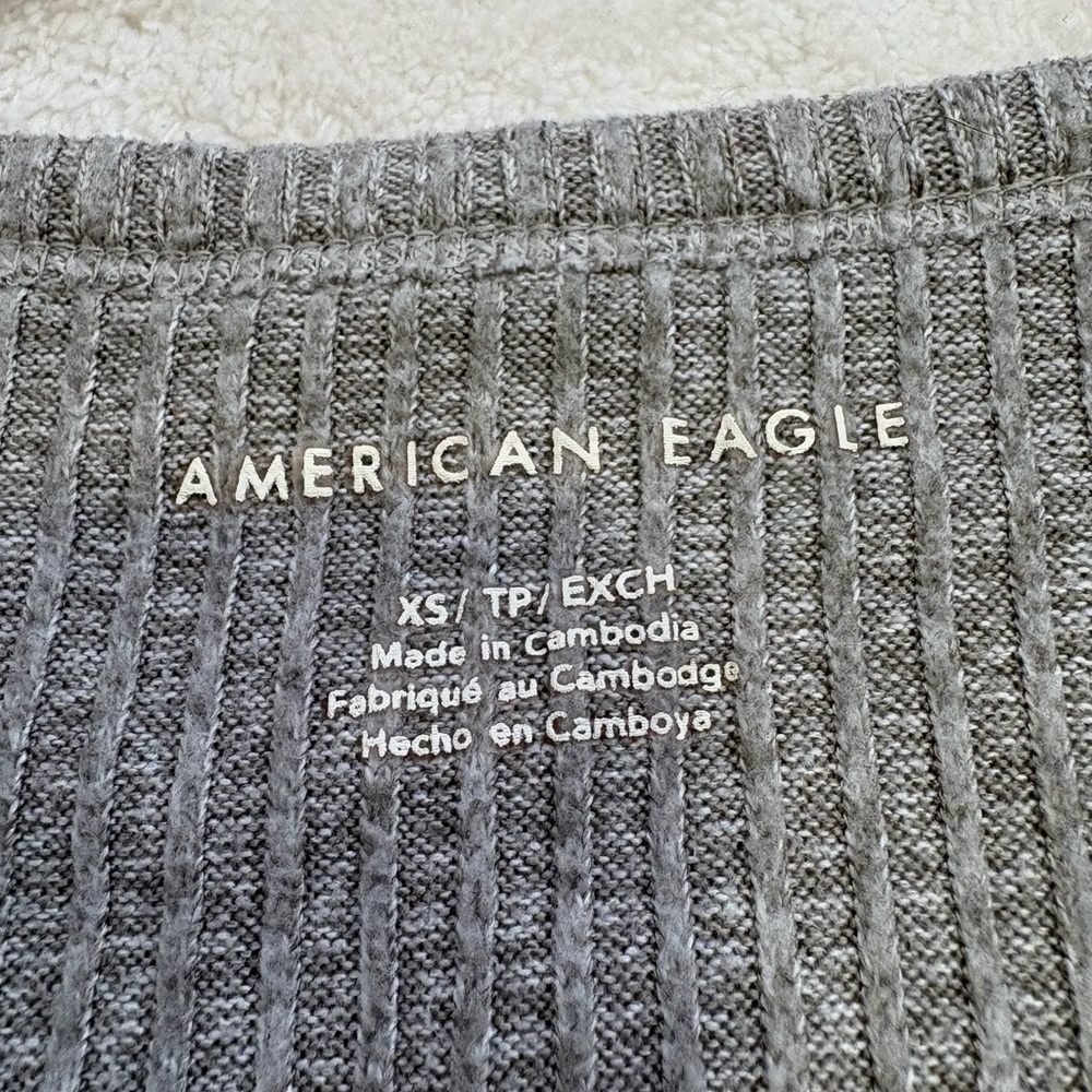 Gray Ribbed V-Neck Sweater - Picture 2 of 2